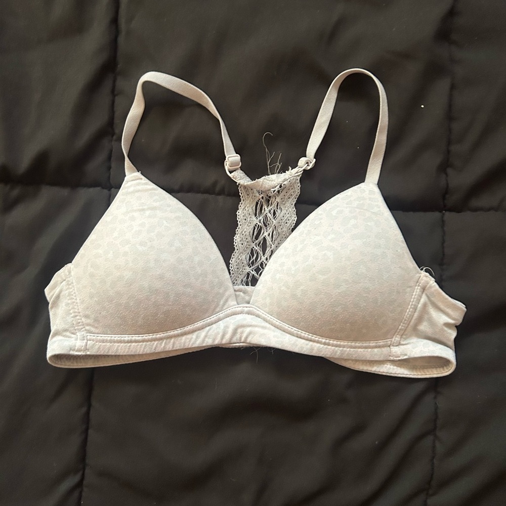 Elegant Lace Trim Bra in Cream